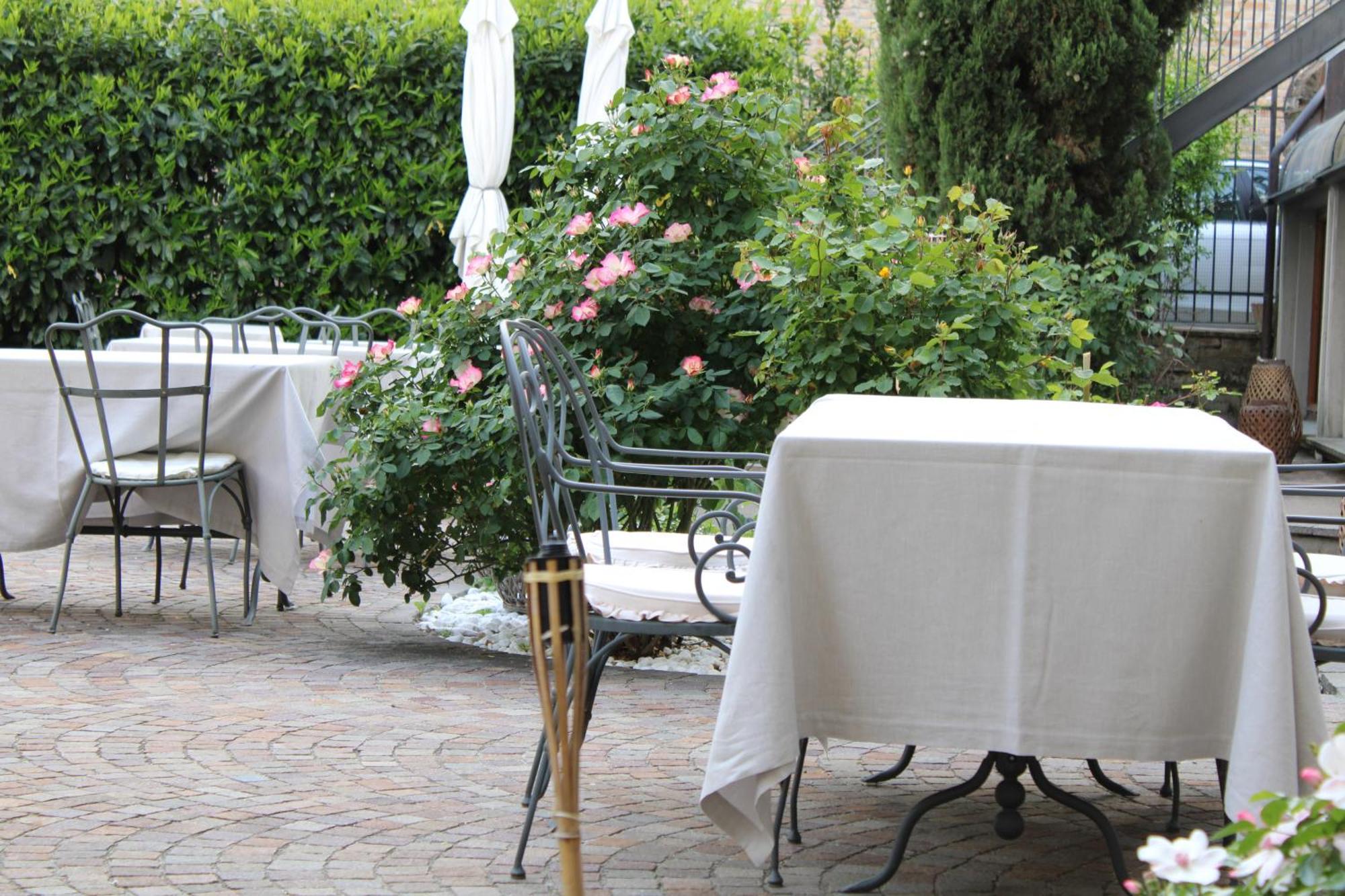 Cora Hotels Leon d'Oro CastellʼArquato Extérieur photo